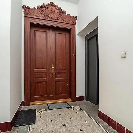 Apartamento Cozy Art Nouveau With Balcony And Free Garage