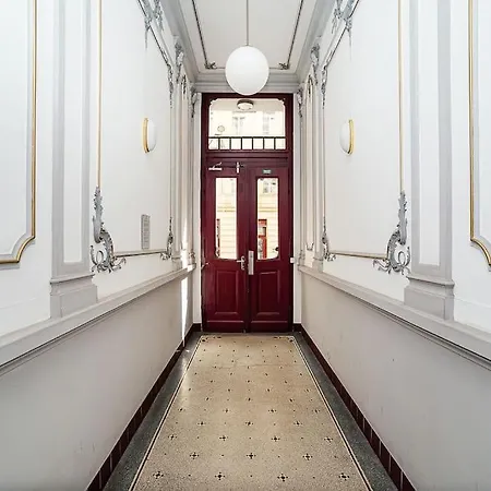 Apartamento Cozy Art Nouveau With Balcony And Free Garage *