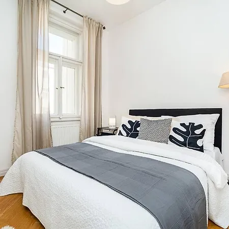Apartamento Cozy Art Nouveau With Balcony And Free Garage