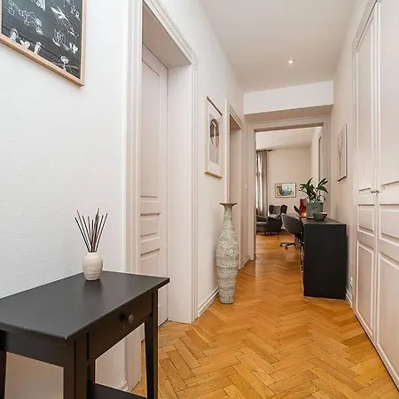 Cozy Art Nouveau With Balcony And Free Garage *
