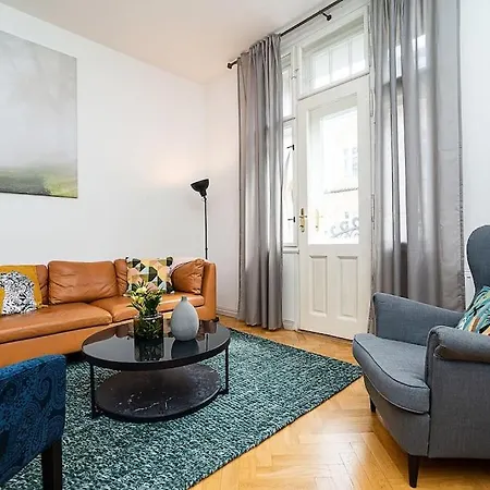 Apartamento Cozy Art Nouveau With Balcony And Free Garage Praga