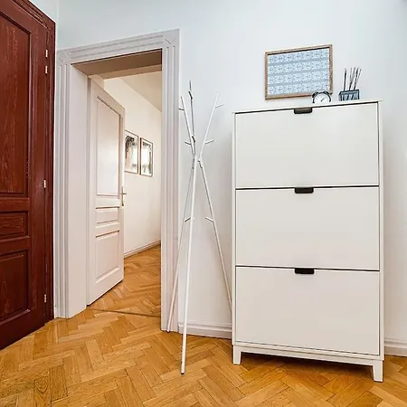 Apartment Cozy Art Nouveau With Balcony And Free Garage Prag