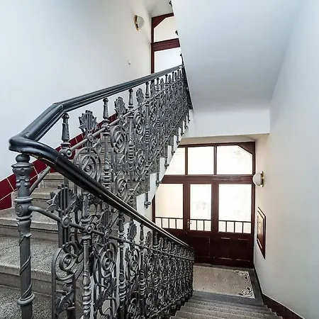Cozy Art Nouveau With Balcony And Free Garage Прага
